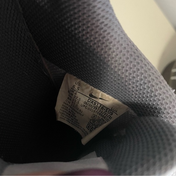 Nike White and Gray woman’s size 6.5 Sneakers - Picture 5 of 8